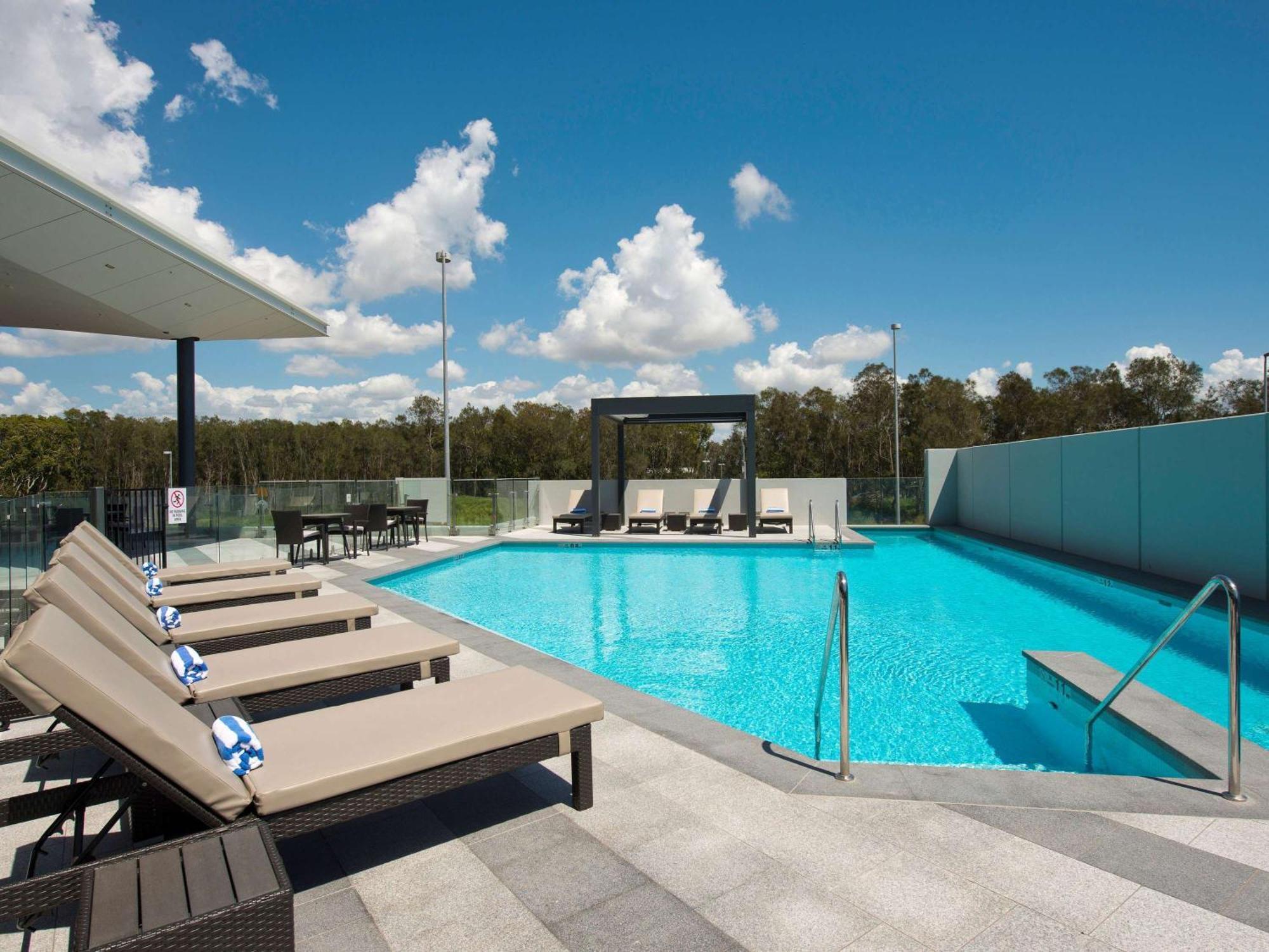 Pullman Brisbane Airport Hotel Exterior photo The rooftop pool at the hotel