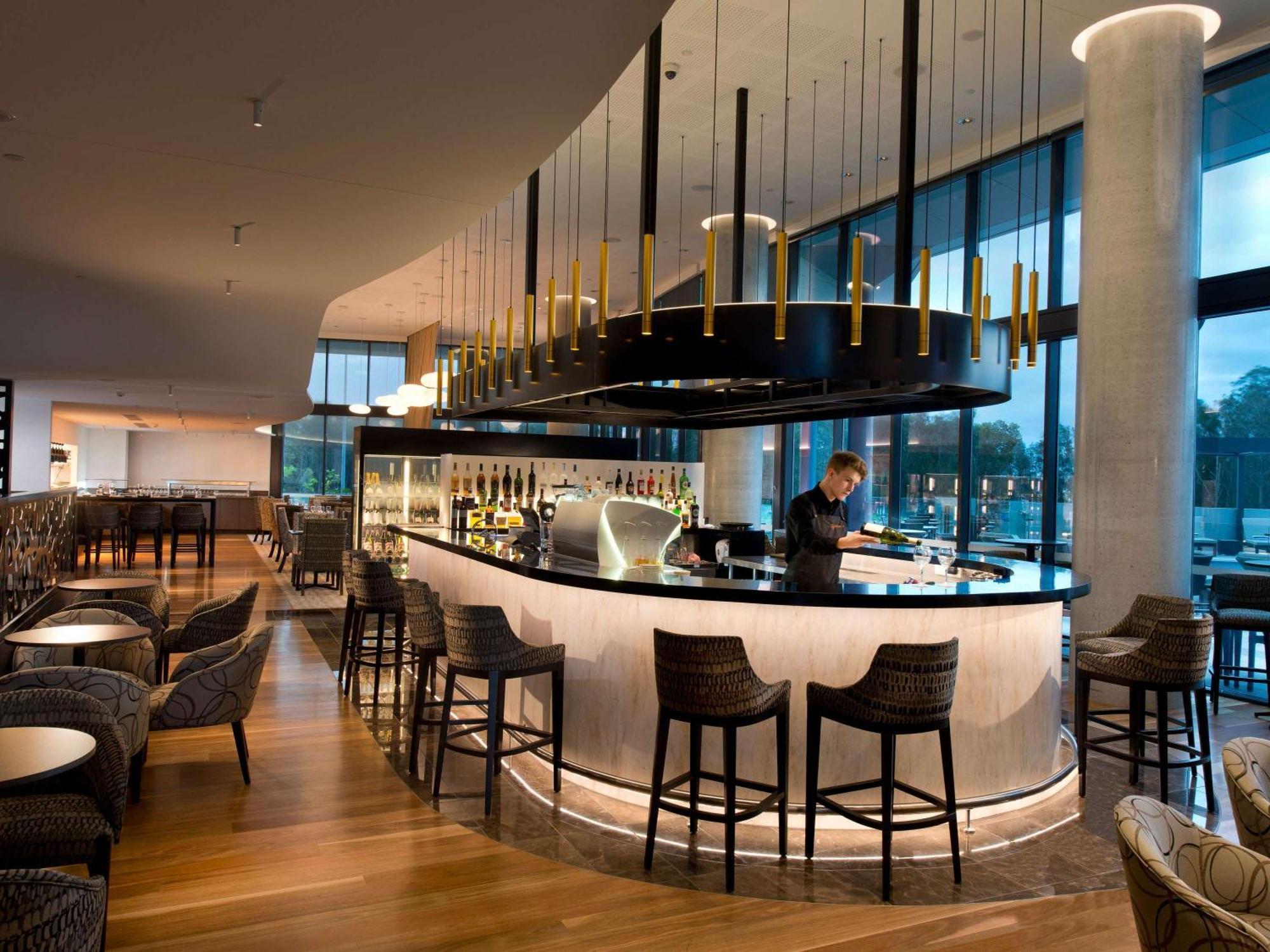 Pullman Brisbane Airport Hotel Exterior photo The bar at the London Hilton on Park Lane
