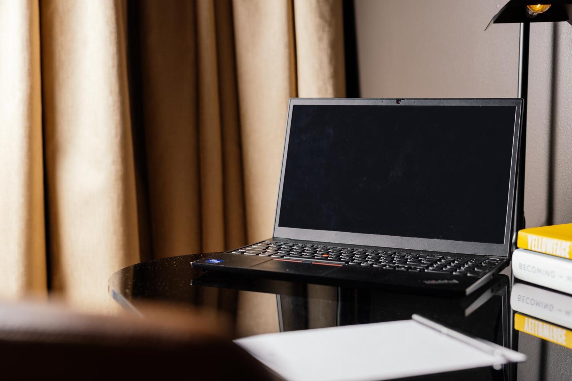 Pullman Brisbane Airport Hotel Exterior photo A laptop computer