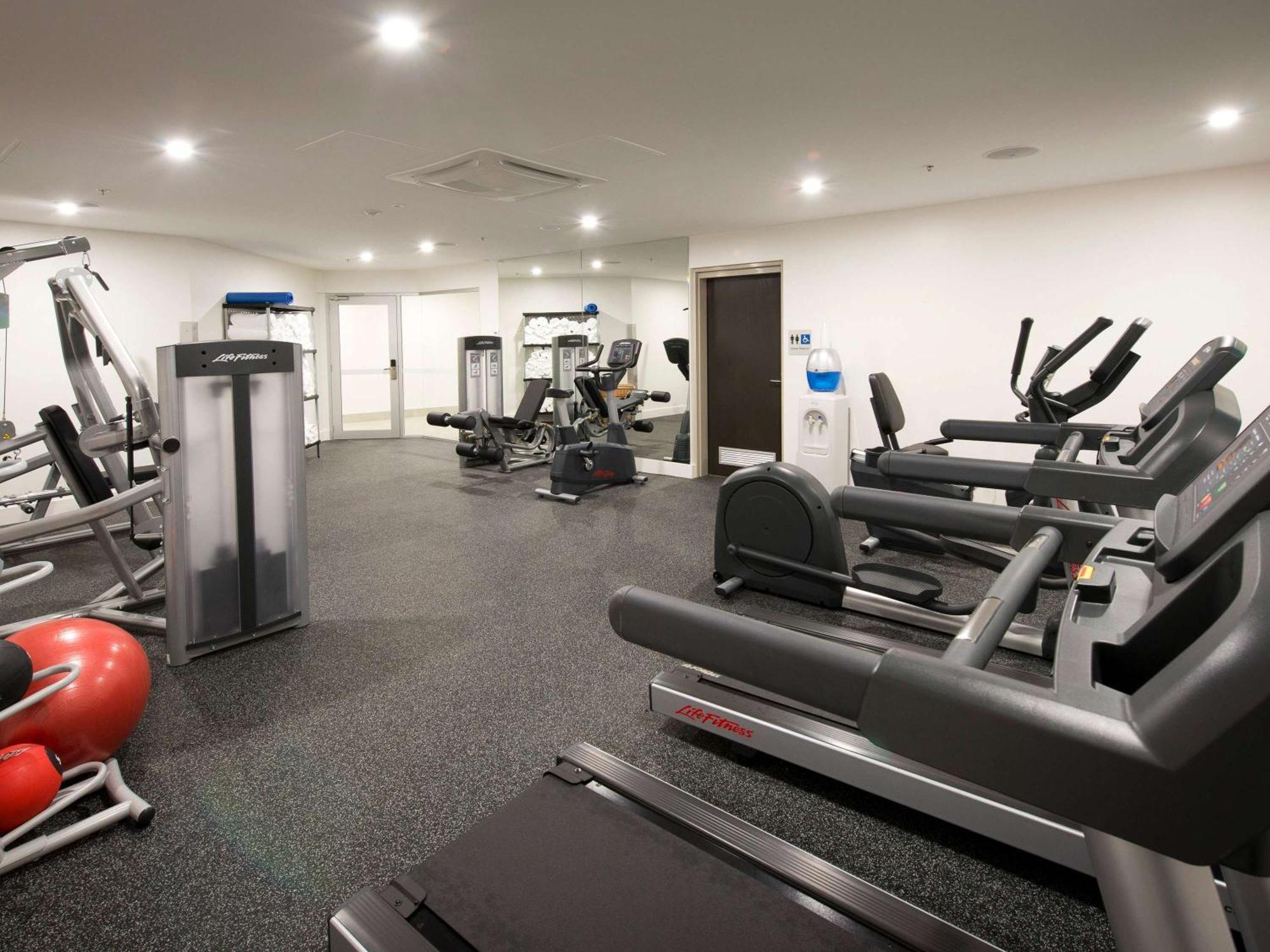 Pullman Brisbane Airport Hotel Exterior photo The gym at the hotel