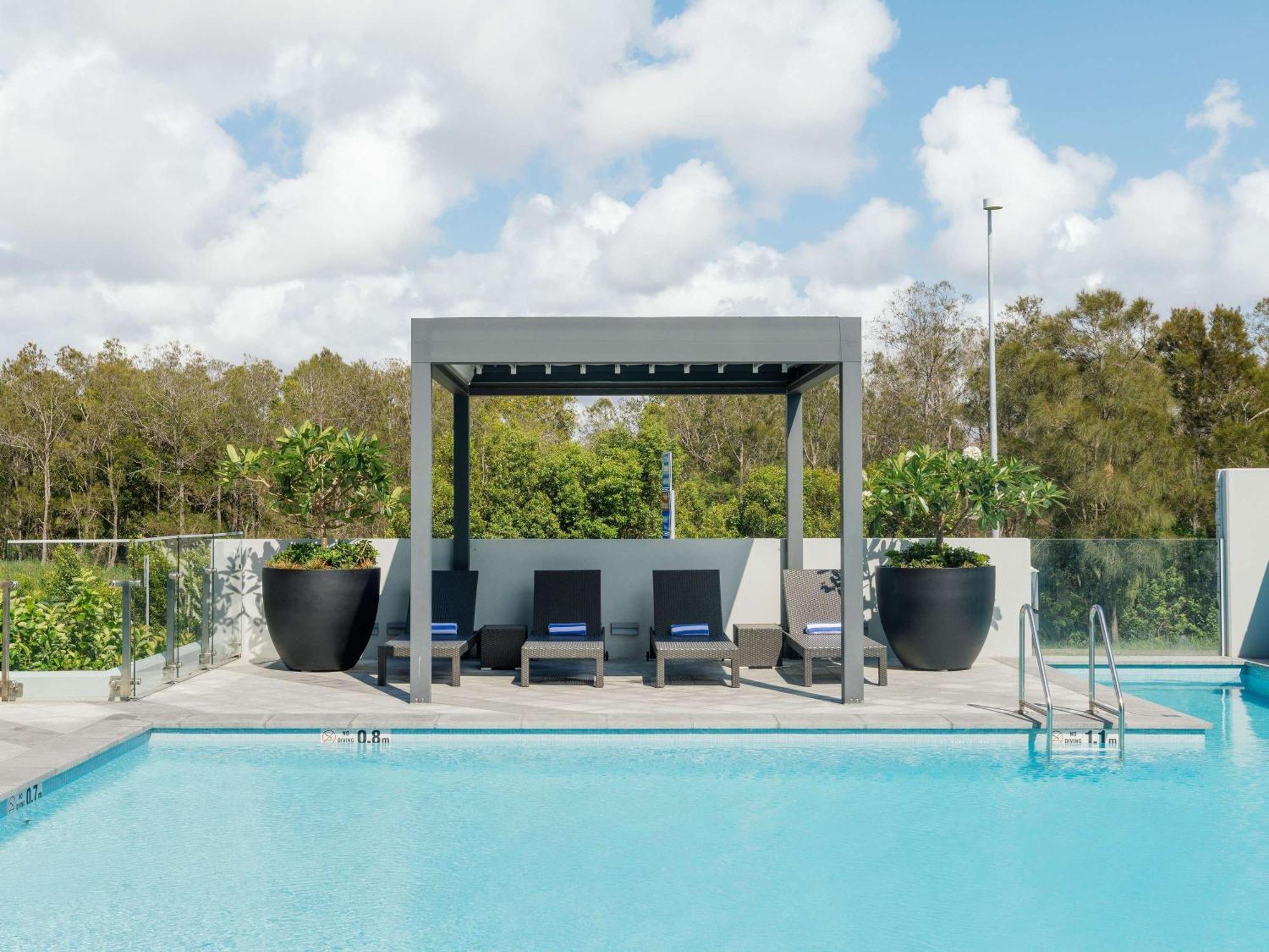 Pullman Brisbane Airport Hotel Exterior photo The pool at the hotel