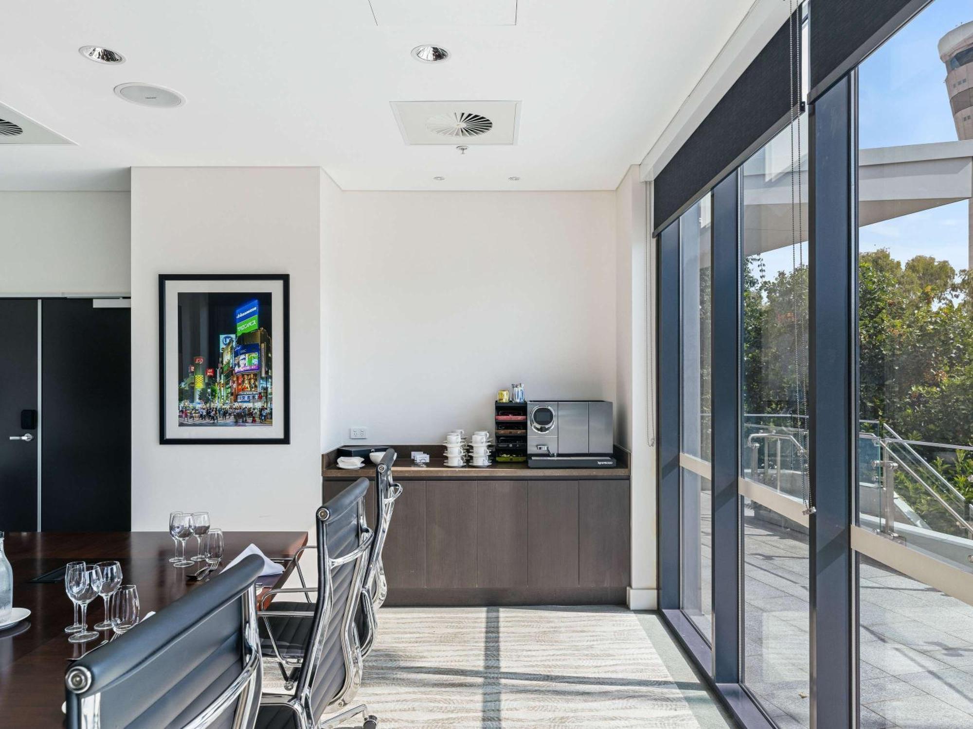 Pullman Brisbane Airport Hotel Exterior photo The 10th floor boardroom at the new building