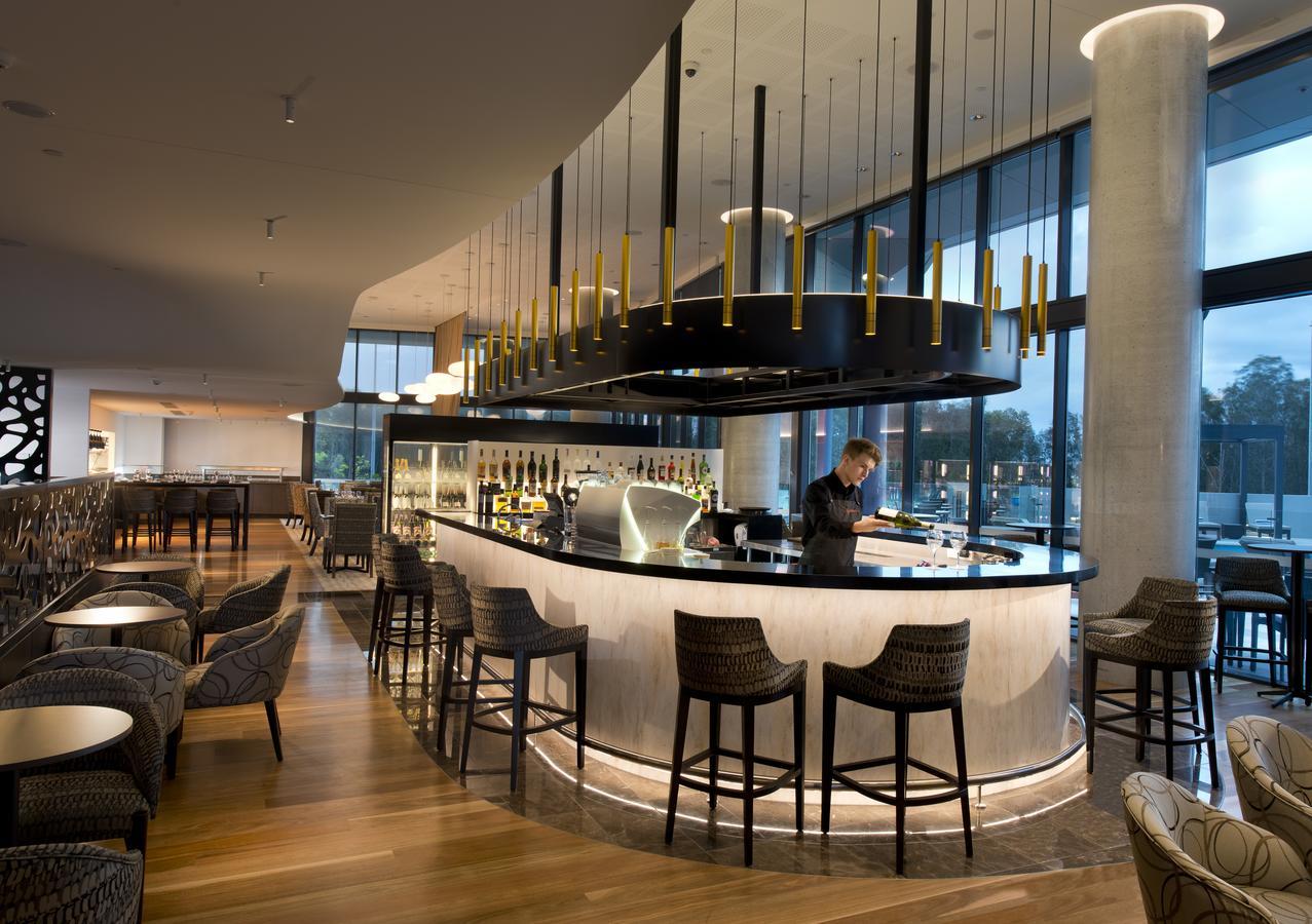 Pullman Brisbane Airport Hotel Exterior photo The bar at the London Hilton on Park