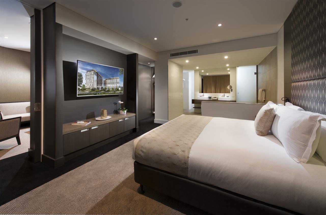 Pullman Brisbane Airport Hotel Exterior photo A bedroom at the hotel