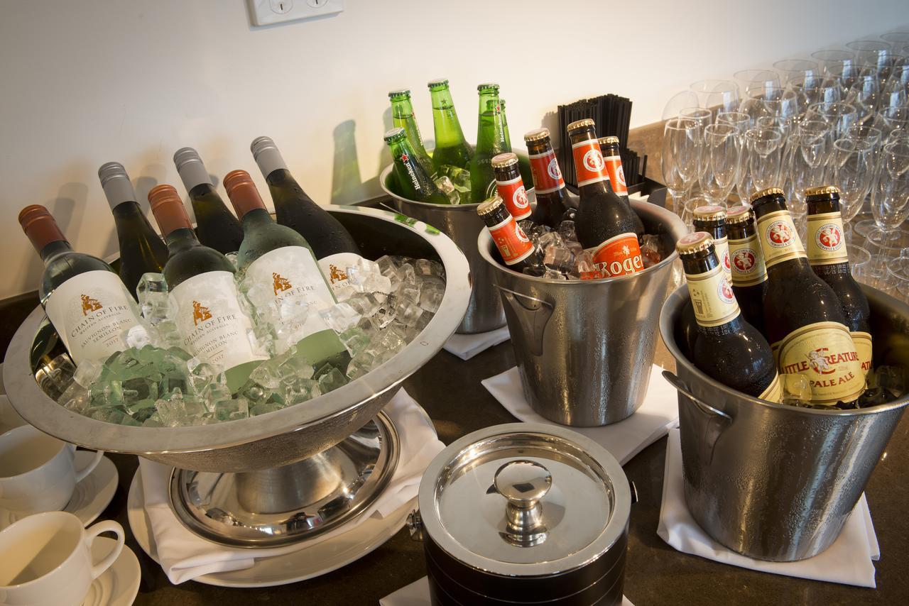 Pullman Brisbane Airport Hotel Exterior photo Beer and wine on ice