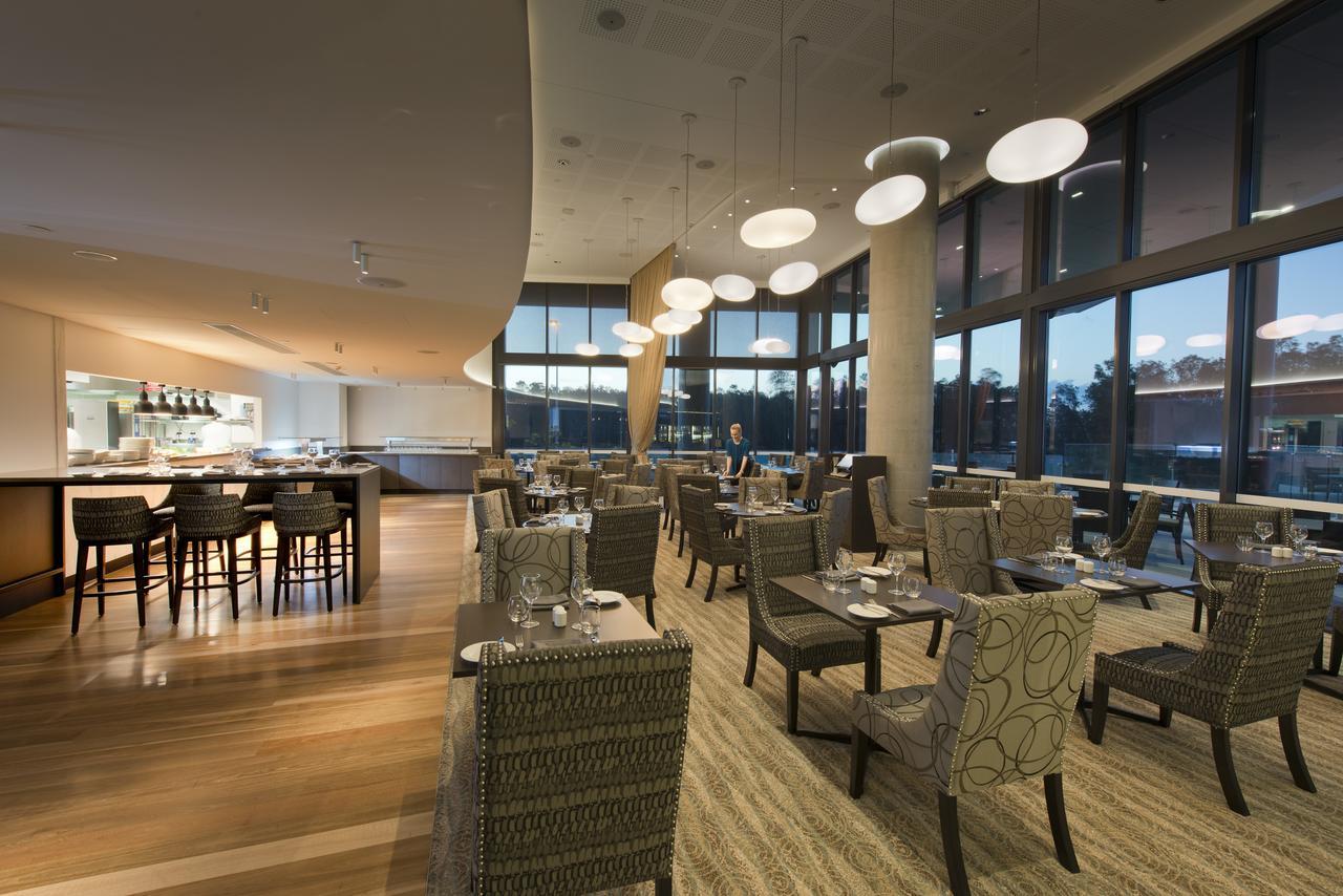 Pullman Brisbane Airport Hotel Exterior photo The restaurant