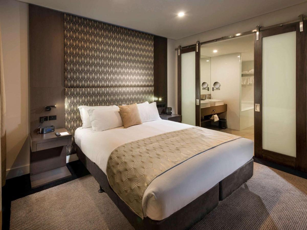 Pullman Brisbane Airport Hotel Exterior photo A bedroom at the hotel